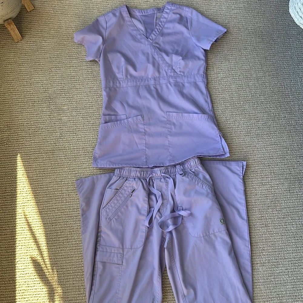 Light purple scrub set. - Picture 2 of 4